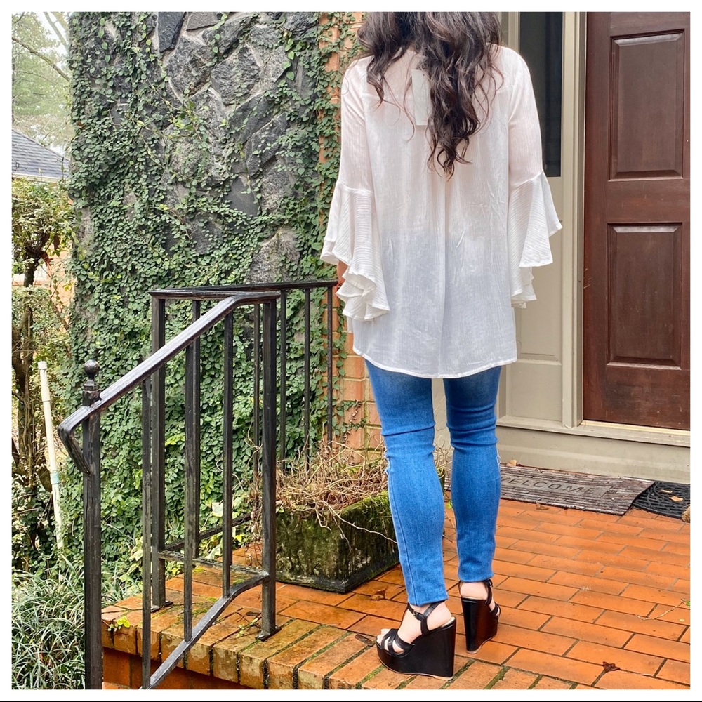 ✨LAST ONE✨Bell sleeves lace trim off white top - Picture 4 of 4